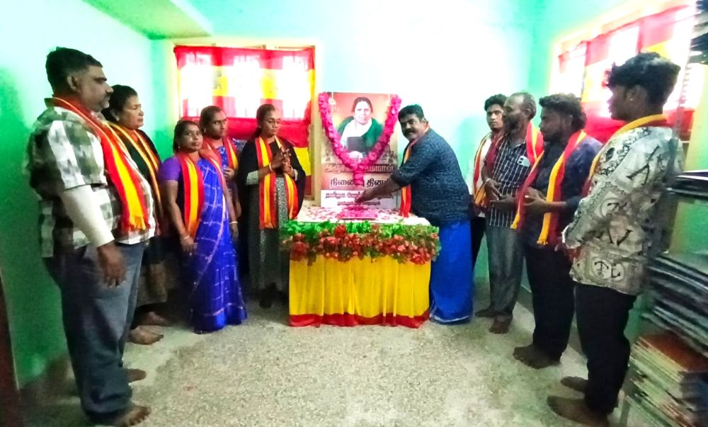 அஞ்சலை அம்மாள் நினைவு தினம் - தூத்துக்குடி மாநகர தவெகவினர் மரியாதை 